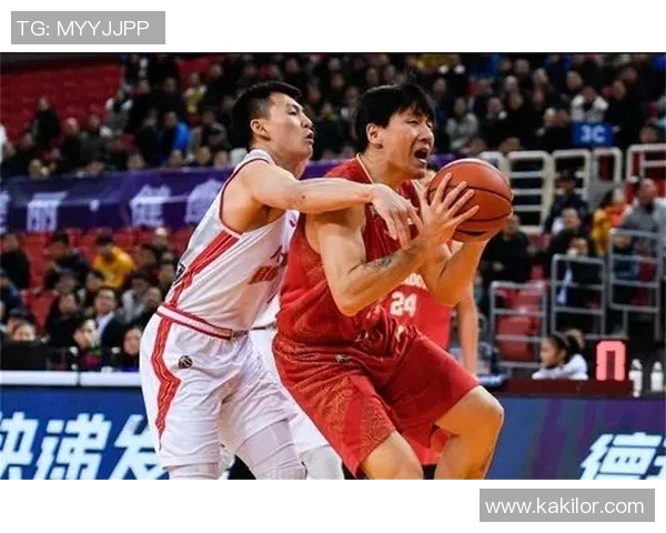 山东男篮与福建男篮激战正酣谁能在这场对决中笑到最后