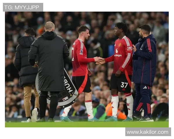 曼联逆转曼城上演经典大战4比3的传奇之战引发球迷热议