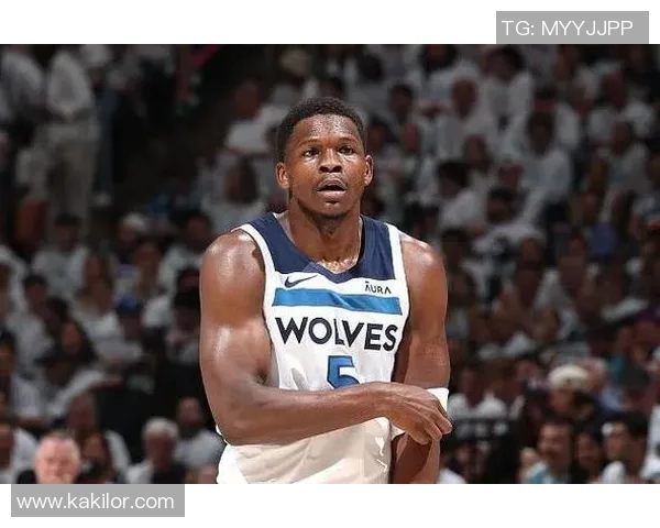 詹姆斯的篮球传奇之路:从天赋少年到NBA巨星的成长历程 詹姆斯的篮球传奇之路:从天赋少年到NBA巨星的成长历程