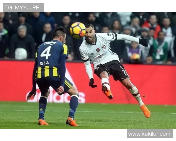 迪巴拉的足球之路：从天才少年到世界巨星的成长历程与挑战