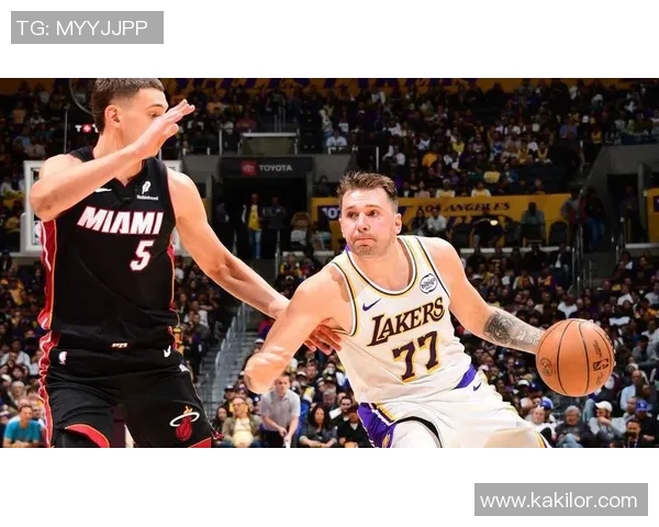 东契奇狂砍73分刷新现役得分纪录独行侠成功终结太阳队11连胜之势