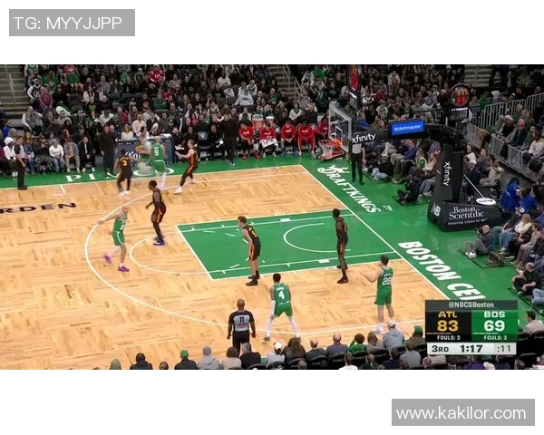 NBA老鹰与凯尔特人激战正酣谁能在季后赛中笑到最后