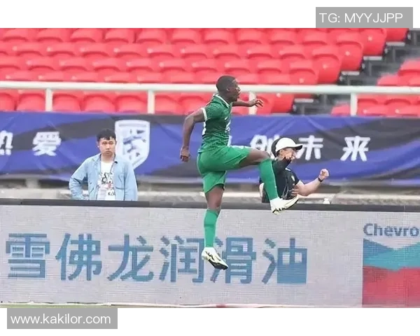 恒大与国安激战正酣北京解说全程解析精彩瞬间与战术对决 恒大与国安激战正酣北京解说全程解析精彩瞬间与战术对决