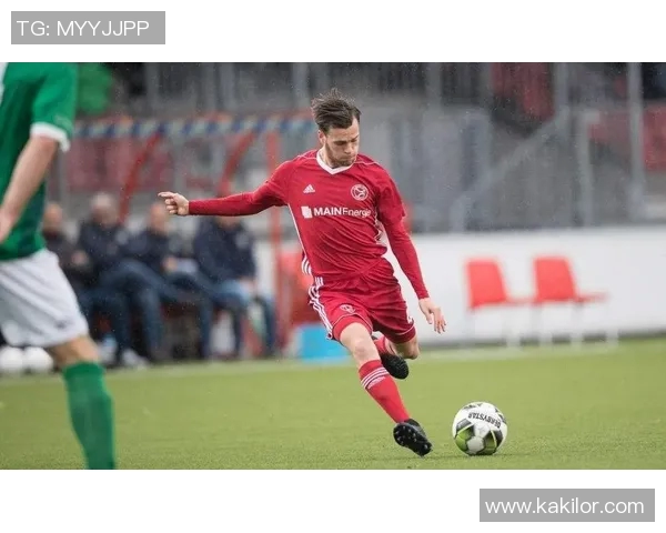 邓伯什与海尔蒙特的较量揭示了现代足球战术的深度与魅力 邓伯什与海尔蒙特的较量揭示了现代足球战术的深度与魅力