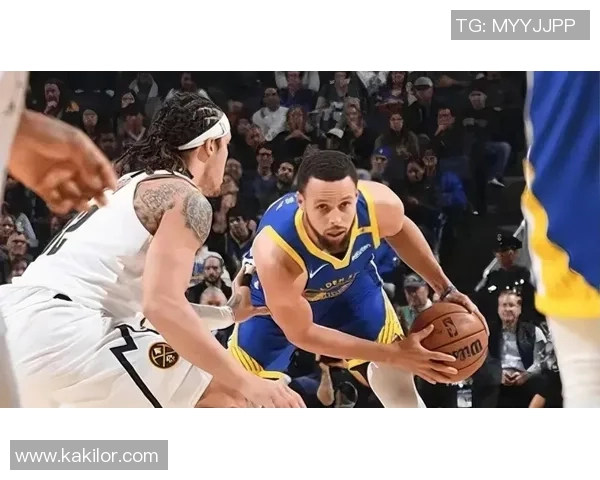 勇士与掘金对决库里精彩得分表现引发球迷热议 勇士与掘金对决库里精彩得分表现引发球迷热议