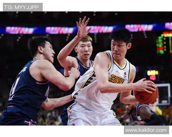 广东与广厦常规赛对决精彩回顾双方球员表现亮眼引发球迷热议