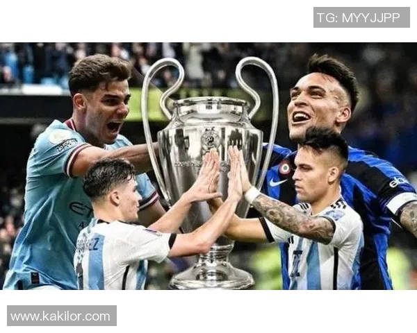 曼联与曼城决赛激战正酣谁将捧起荣耀奖杯成为赢家 曼联与曼城决赛激战正酣谁将捧起荣耀奖杯成为赢家